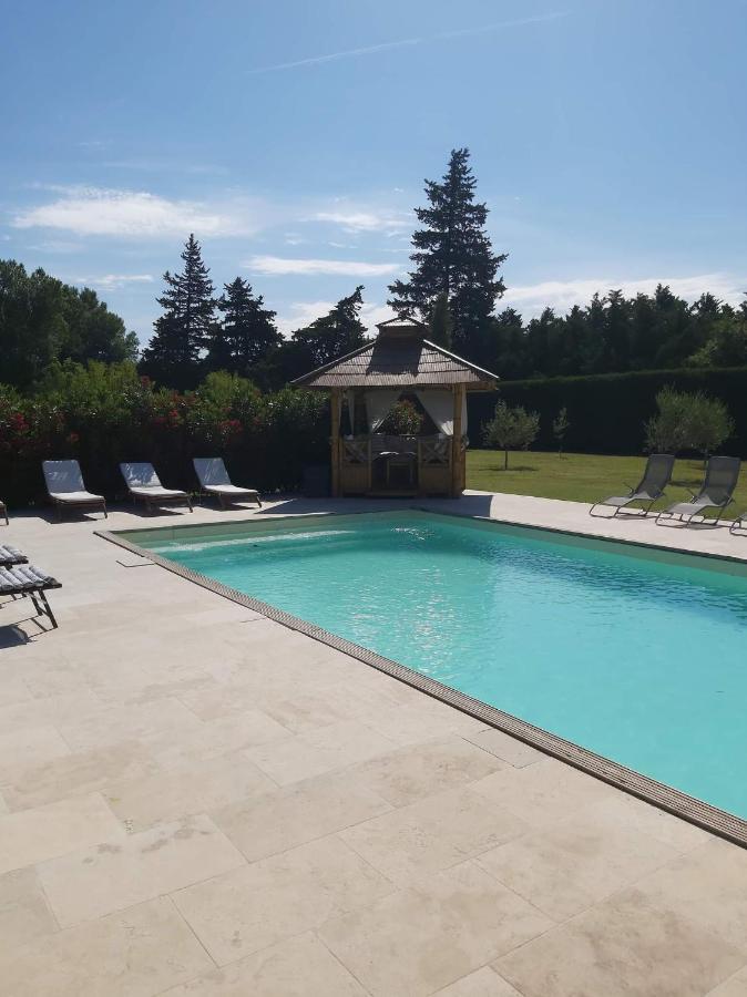 Studio Au Calme Avec Piscine Et Toutes Les Commodites Necessaires Le Thor Ngoại thất bức ảnh