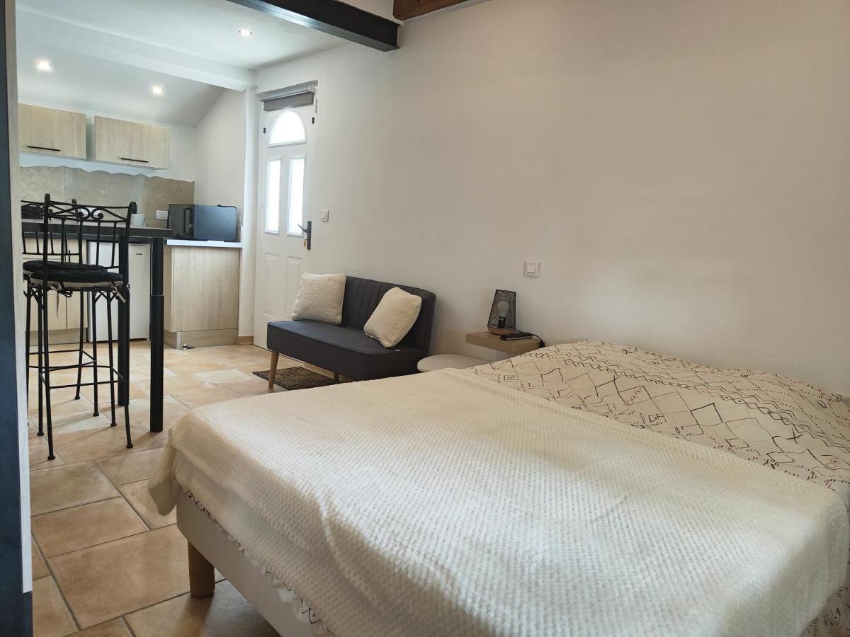 Studio Au Calme Avec Piscine Et Toutes Les Commodites Necessaires Le Thor Ngoại thất bức ảnh